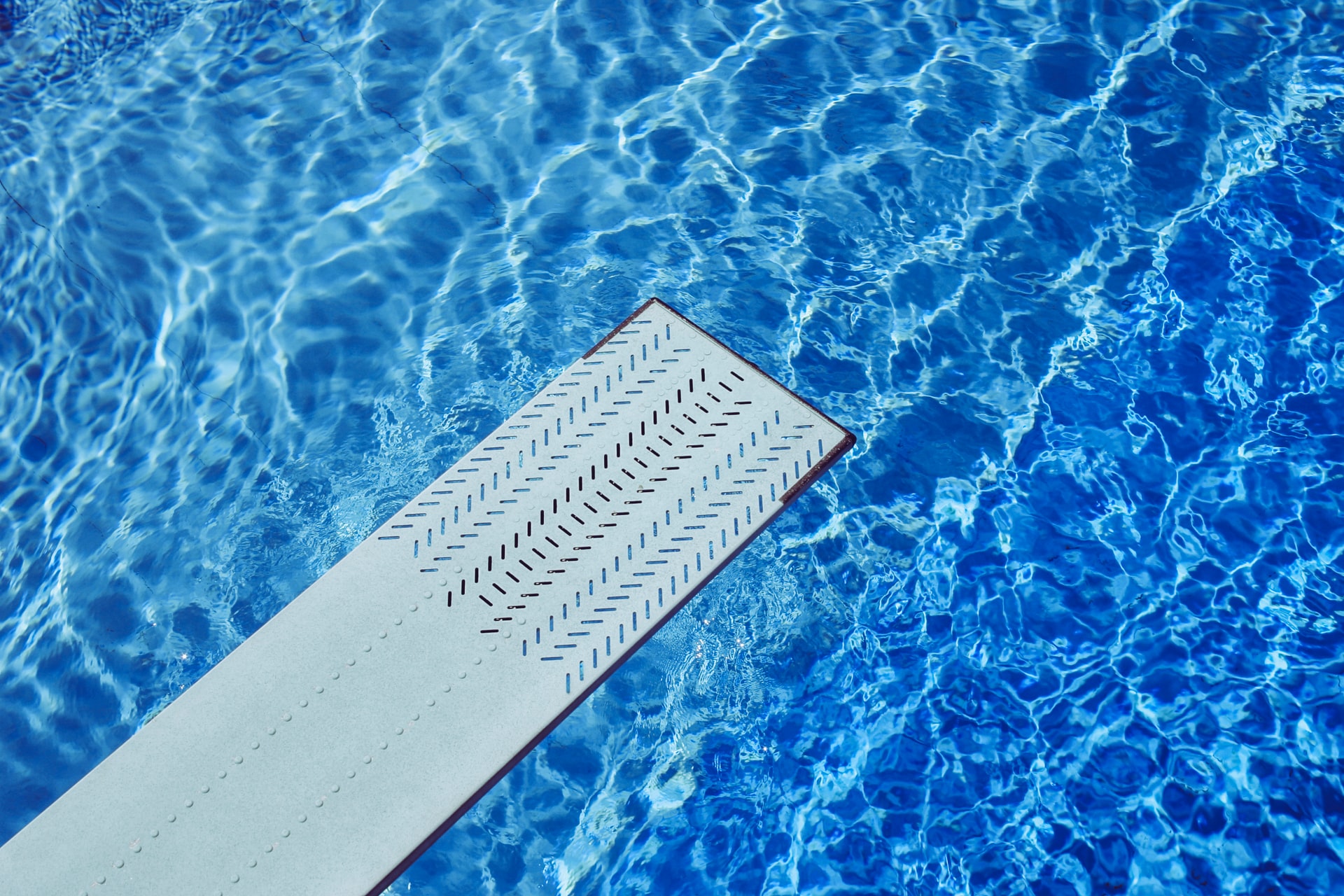 Wie viel Wasser benötigt ein Swim-Spa Pool?